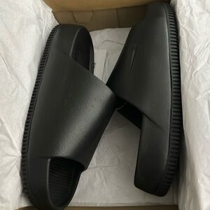 Women’s Nike calm slides in black